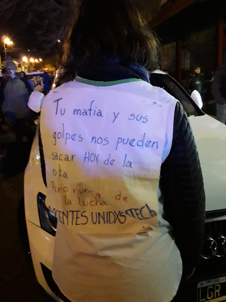 Multitudinaria marcha en apoyo a los docentes en el centro ...